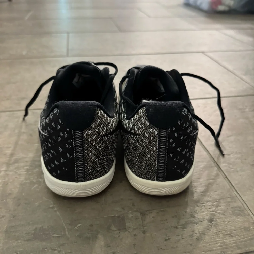 Nike Mamba Instincts in Black and Gold - Picture 3 of 5